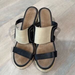 Tommy Bahama espadrille wedge sandals size 7.